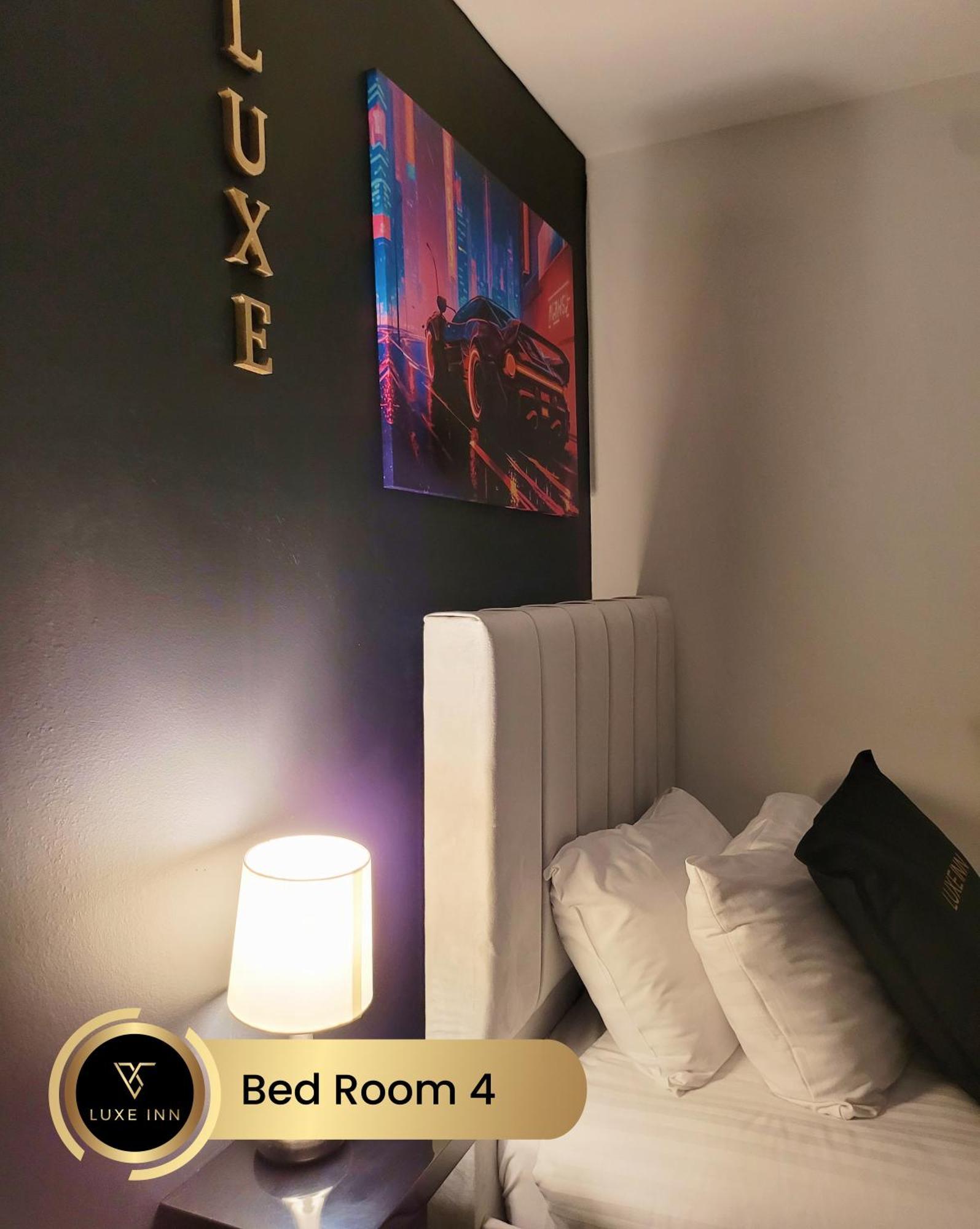 4 Bedroom House, Heathrow Airport, Luxe Inn Colnbrook Εξωτερικό φωτογραφία