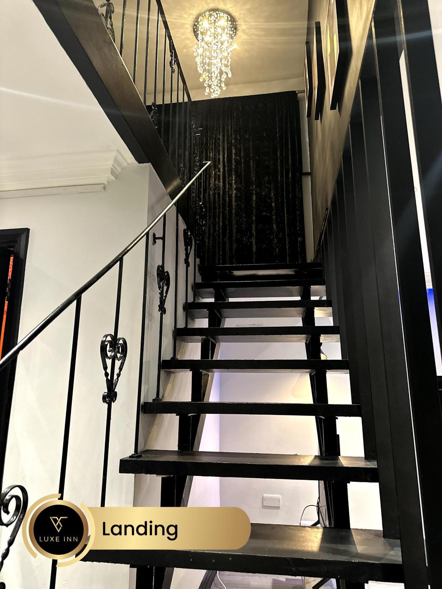 4 Bedroom House, Heathrow Airport, Luxe Inn Colnbrook Εξωτερικό φωτογραφία