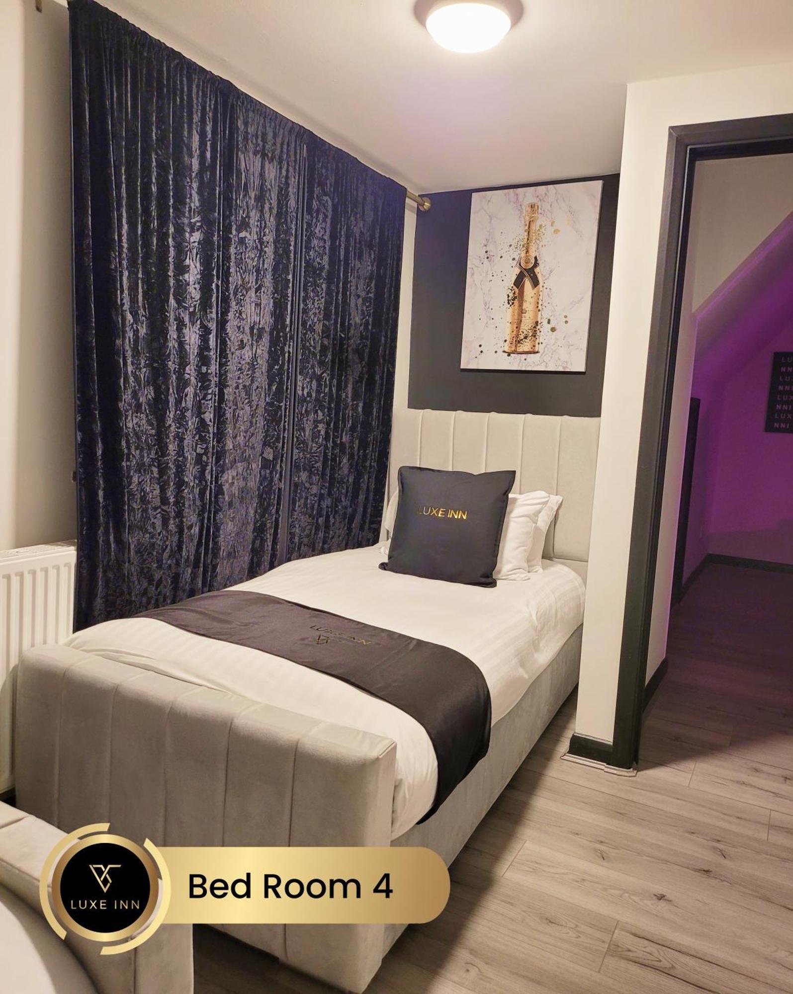 4 Bedroom House, Heathrow Airport, Luxe Inn Colnbrook Εξωτερικό φωτογραφία