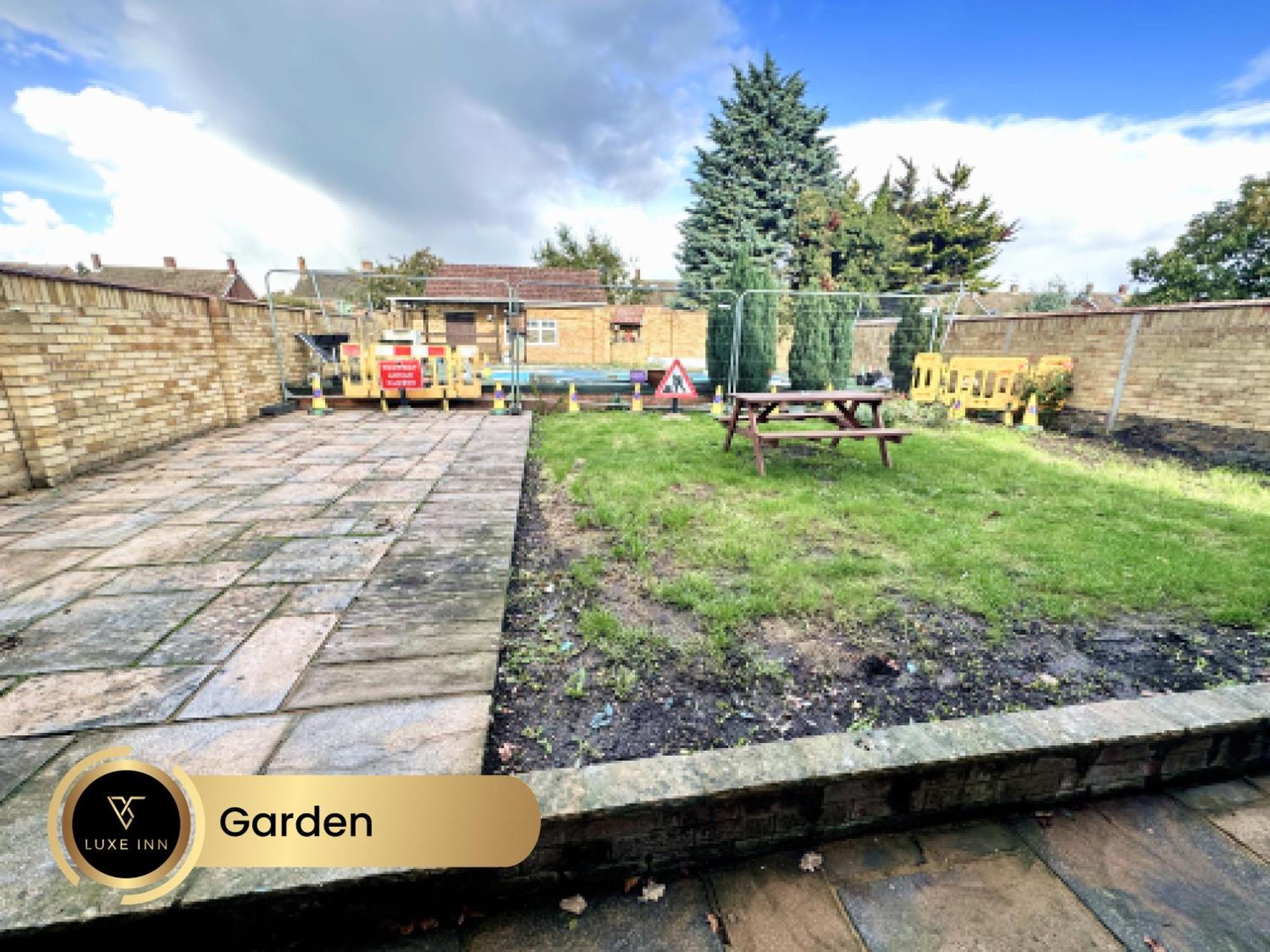 4 Bedroom House, Heathrow Airport, Luxe Inn Colnbrook Εξωτερικό φωτογραφία