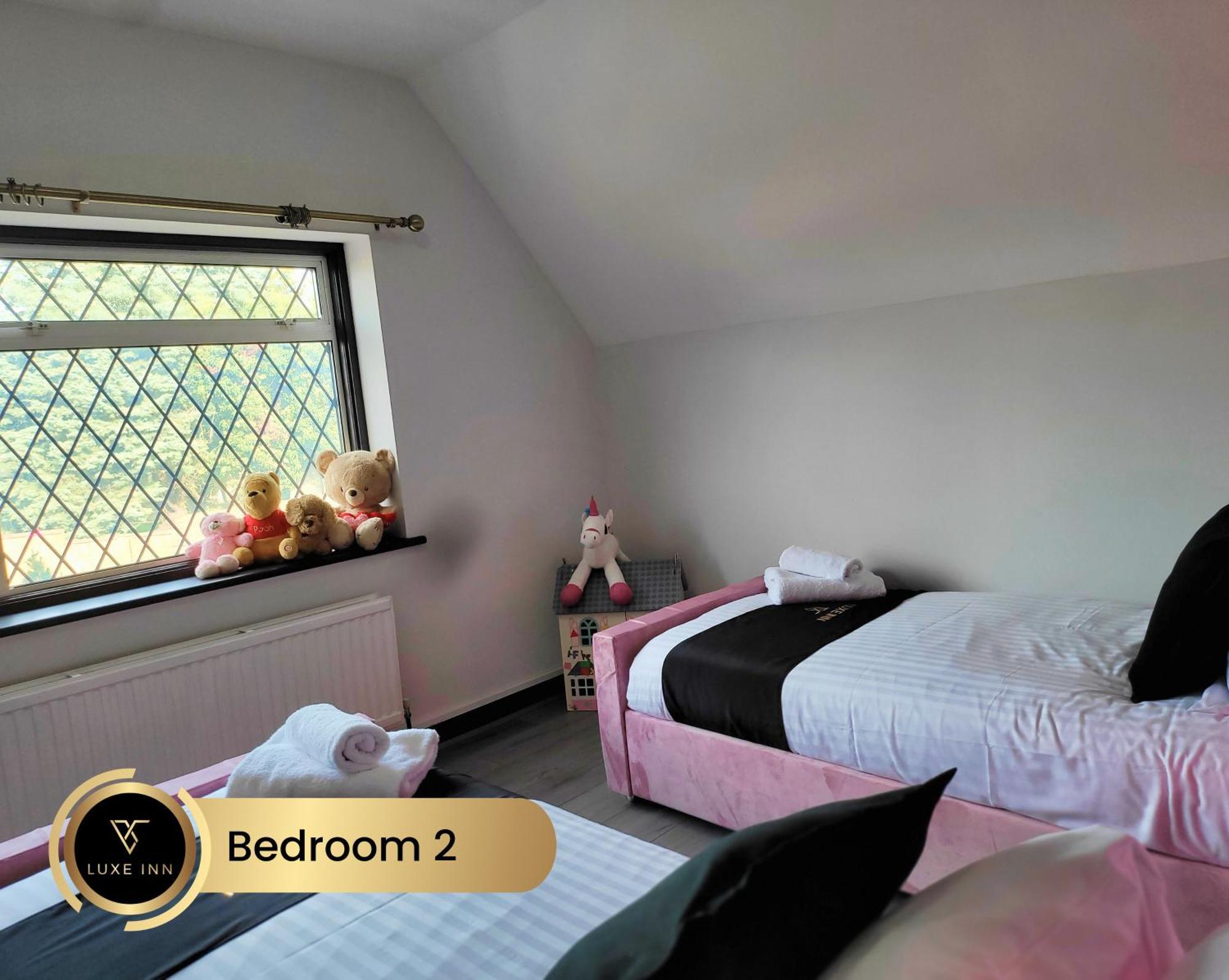 4 Bedroom House, Heathrow Airport, Luxe Inn Colnbrook Εξωτερικό φωτογραφία