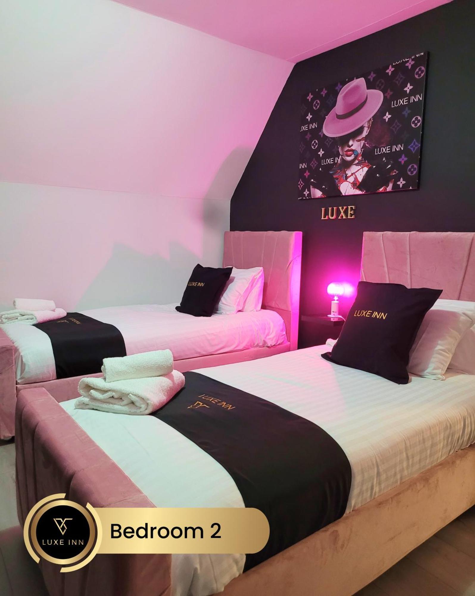 4 Bedroom House, Heathrow Airport, Luxe Inn Colnbrook Εξωτερικό φωτογραφία