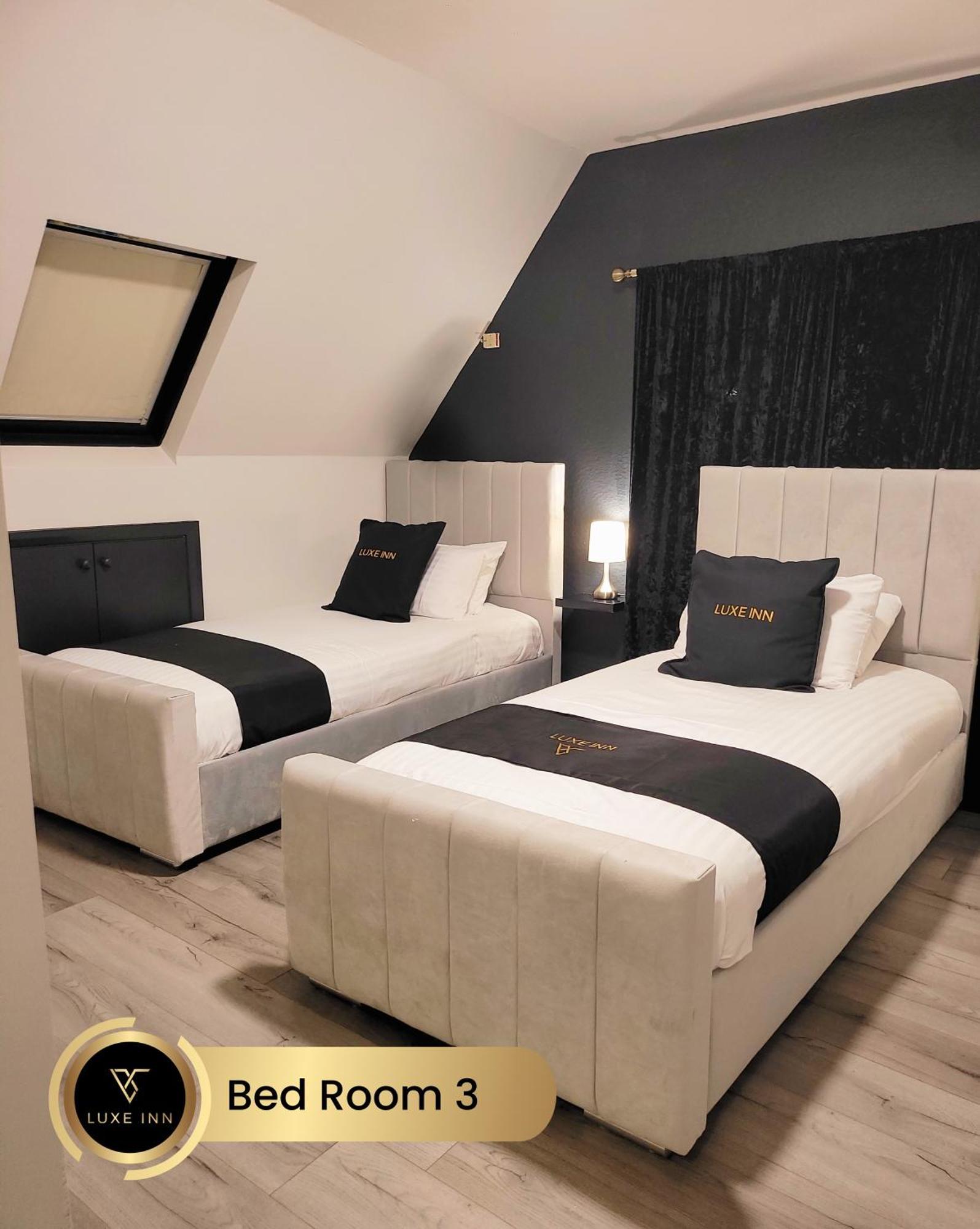 4 Bedroom House, Heathrow Airport, Luxe Inn Colnbrook Εξωτερικό φωτογραφία