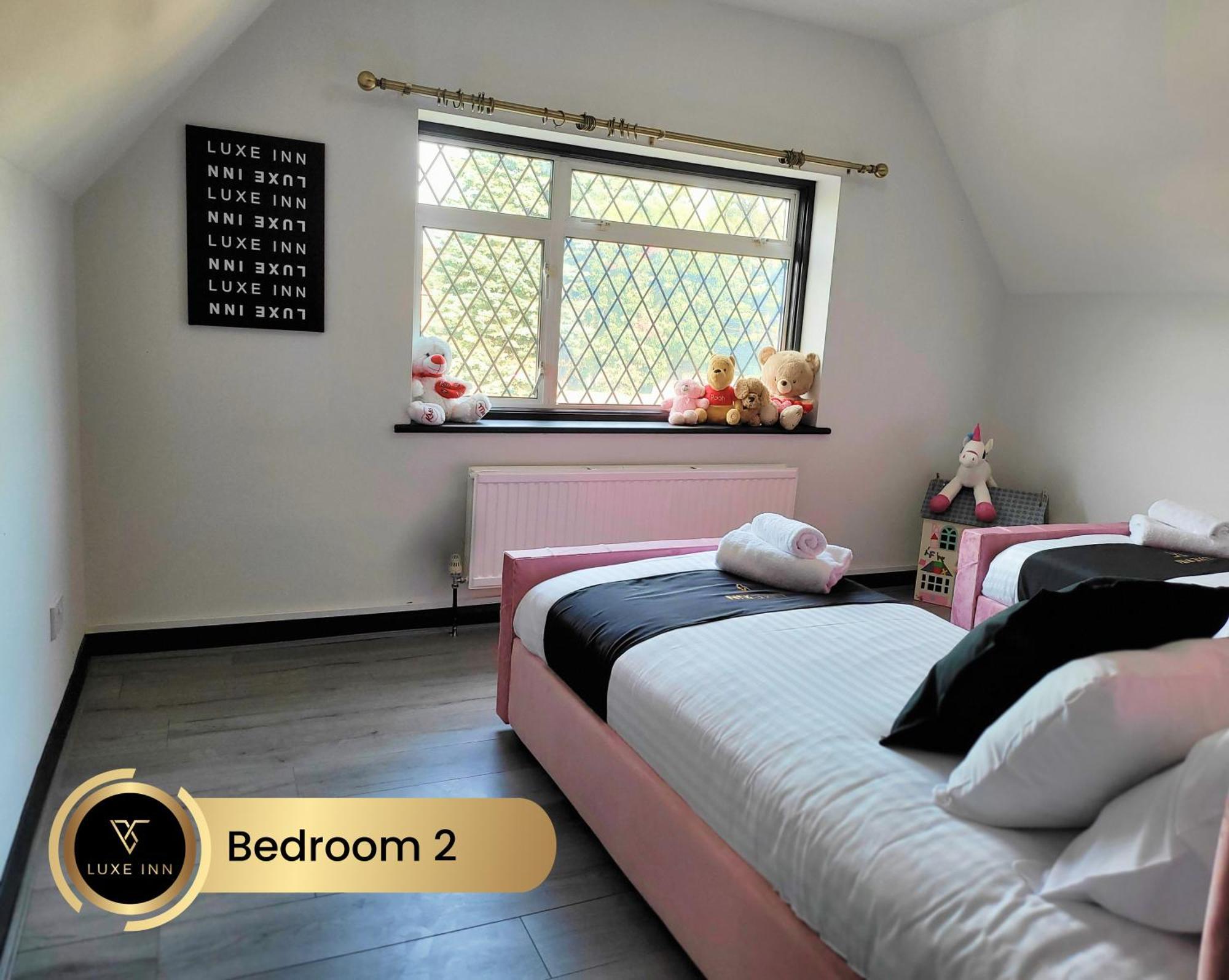4 Bedroom House, Heathrow Airport, Luxe Inn Colnbrook Εξωτερικό φωτογραφία