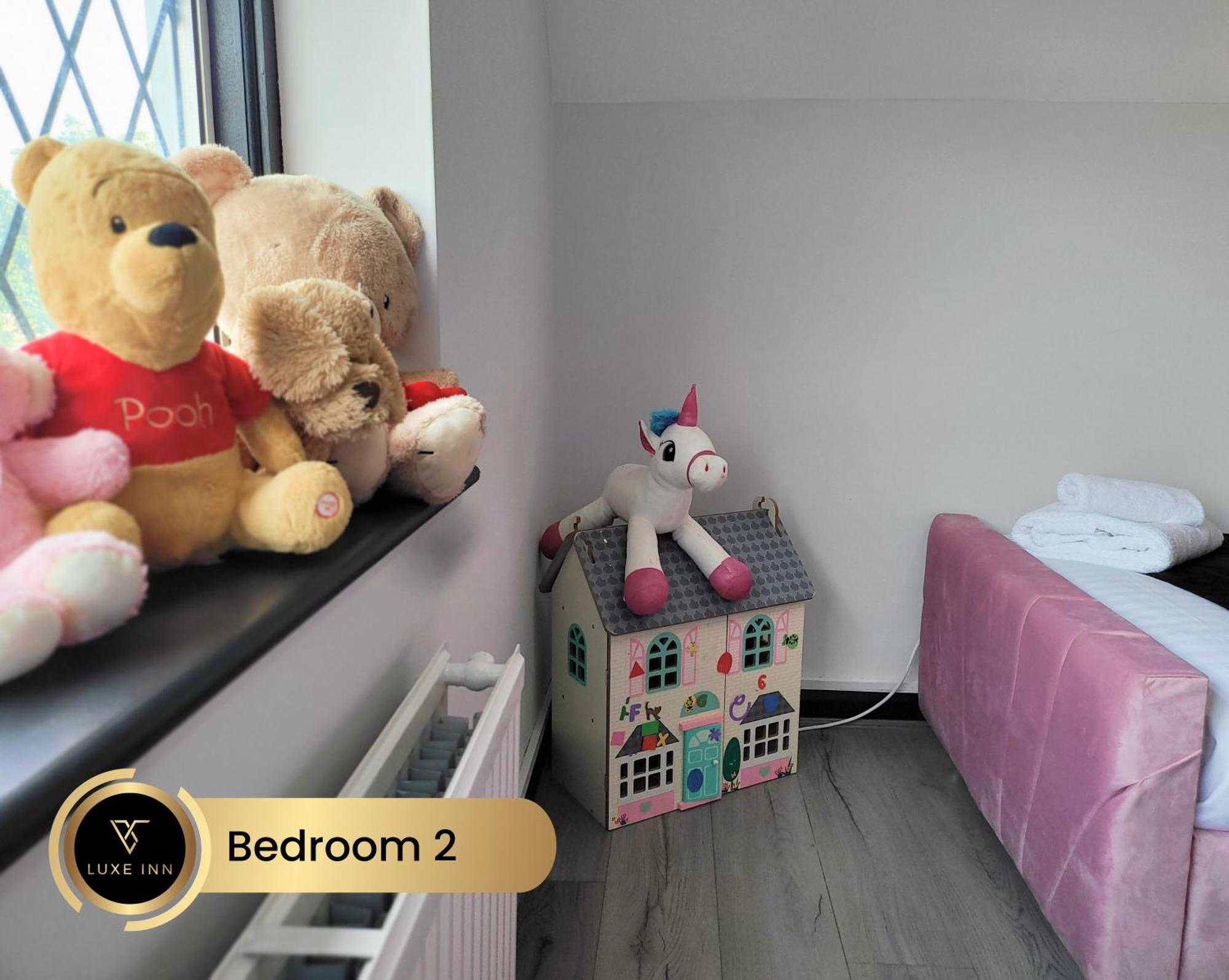 4 Bedroom House, Heathrow Airport, Luxe Inn Colnbrook Εξωτερικό φωτογραφία
