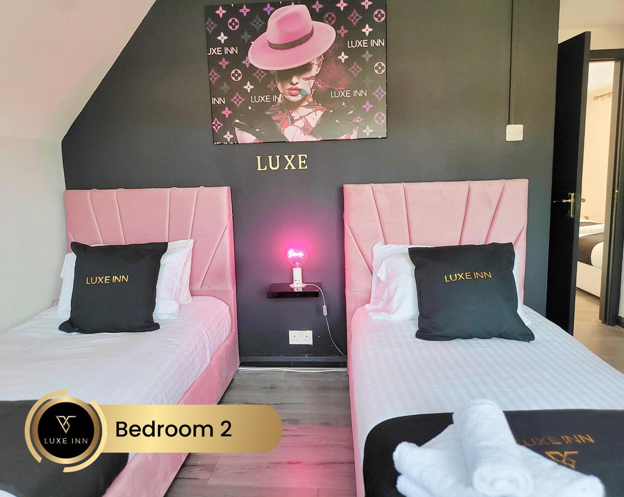 4 Bedroom House, Heathrow Airport, Luxe Inn Colnbrook Εξωτερικό φωτογραφία