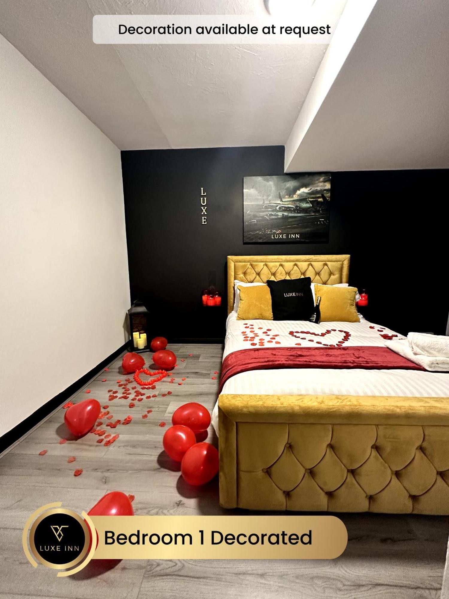 4 Bedroom House, Heathrow Airport, Luxe Inn Colnbrook Εξωτερικό φωτογραφία