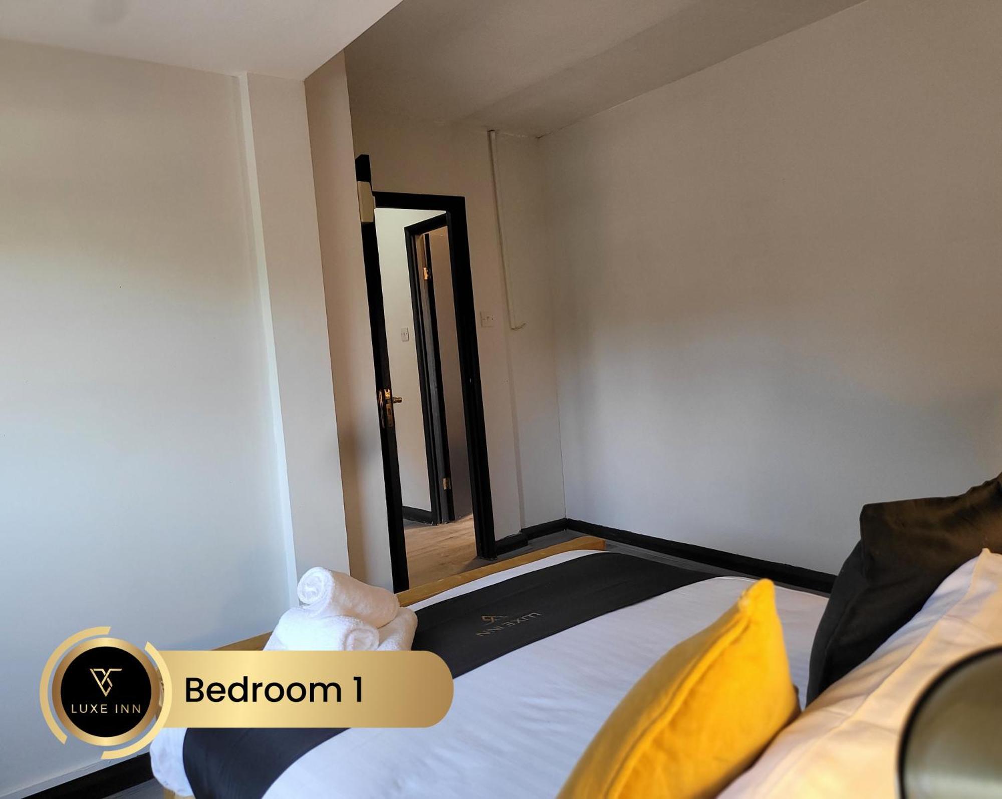 4 Bedroom House, Heathrow Airport, Luxe Inn Colnbrook Εξωτερικό φωτογραφία