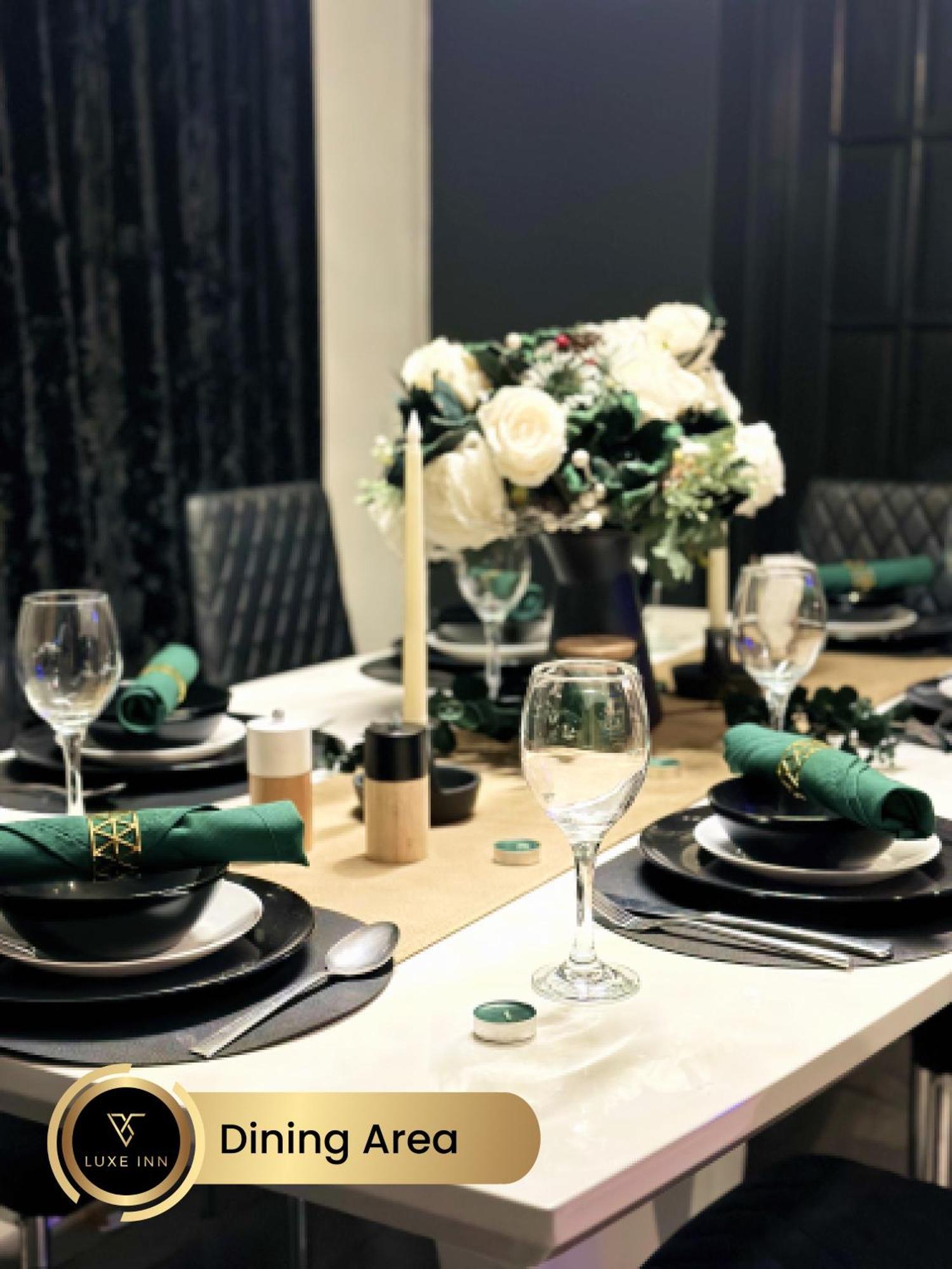 4 Bedroom House, Heathrow Airport, Luxe Inn Colnbrook Εξωτερικό φωτογραφία