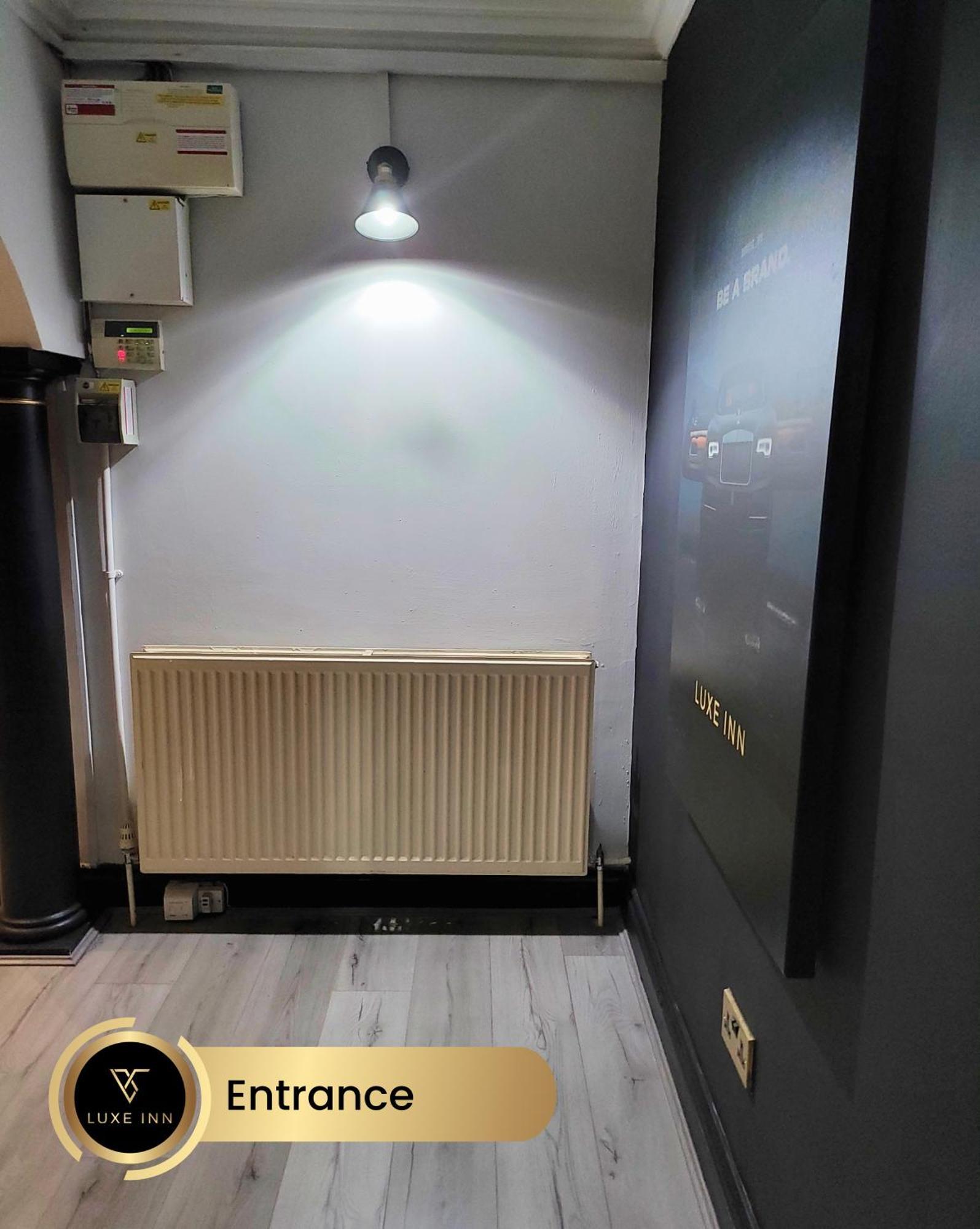 4 Bedroom House, Heathrow Airport, Luxe Inn Colnbrook Εξωτερικό φωτογραφία